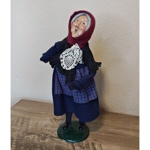 Byers Choice Caroler Figurine 1995 Woman Navy Blue Coat Burgundy Hood 13"